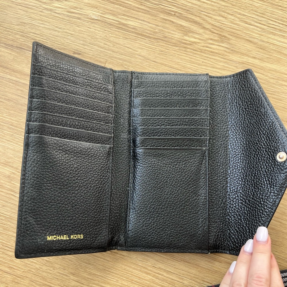 Michael Kors Envelope Wallet - Picture 4 of 5